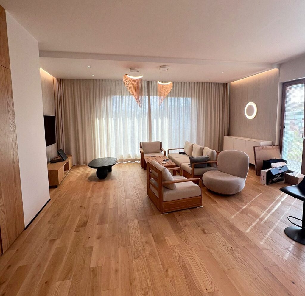 widok na salon, apartament w Gdyni