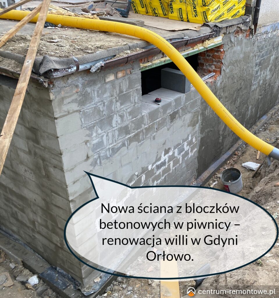 Mur piwnicy budynku mieszkalnym - świeżo odbudowany w miejsce poprzedniego.