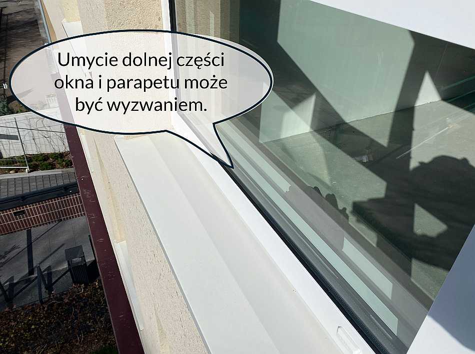 Nieotwieralne okna utrudniają mycie i konserwację (okna i parapetów).