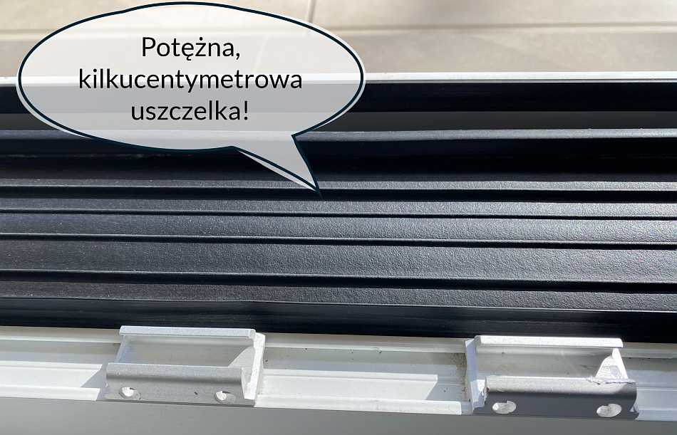 Szeroka na kilka centymetrów uszczelka okienna. Pomaga zapewnić ciszę i izolację termiczną.