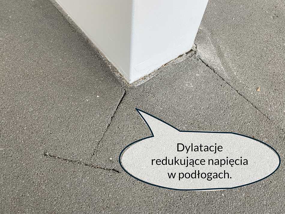 Dylatacje i nacięcia w płycie podłogowej.